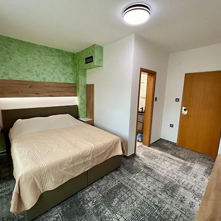Hotel Brkic Sarajevo Airport - Free Parking Екстериор снимка