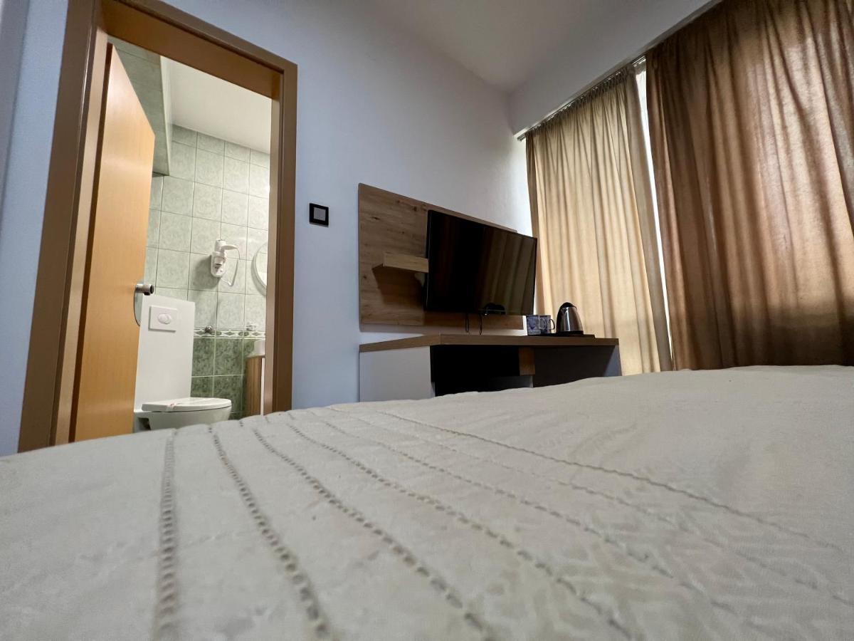 Hotel Brkic Sarajevo Airport - Free Parking Екстериор снимка