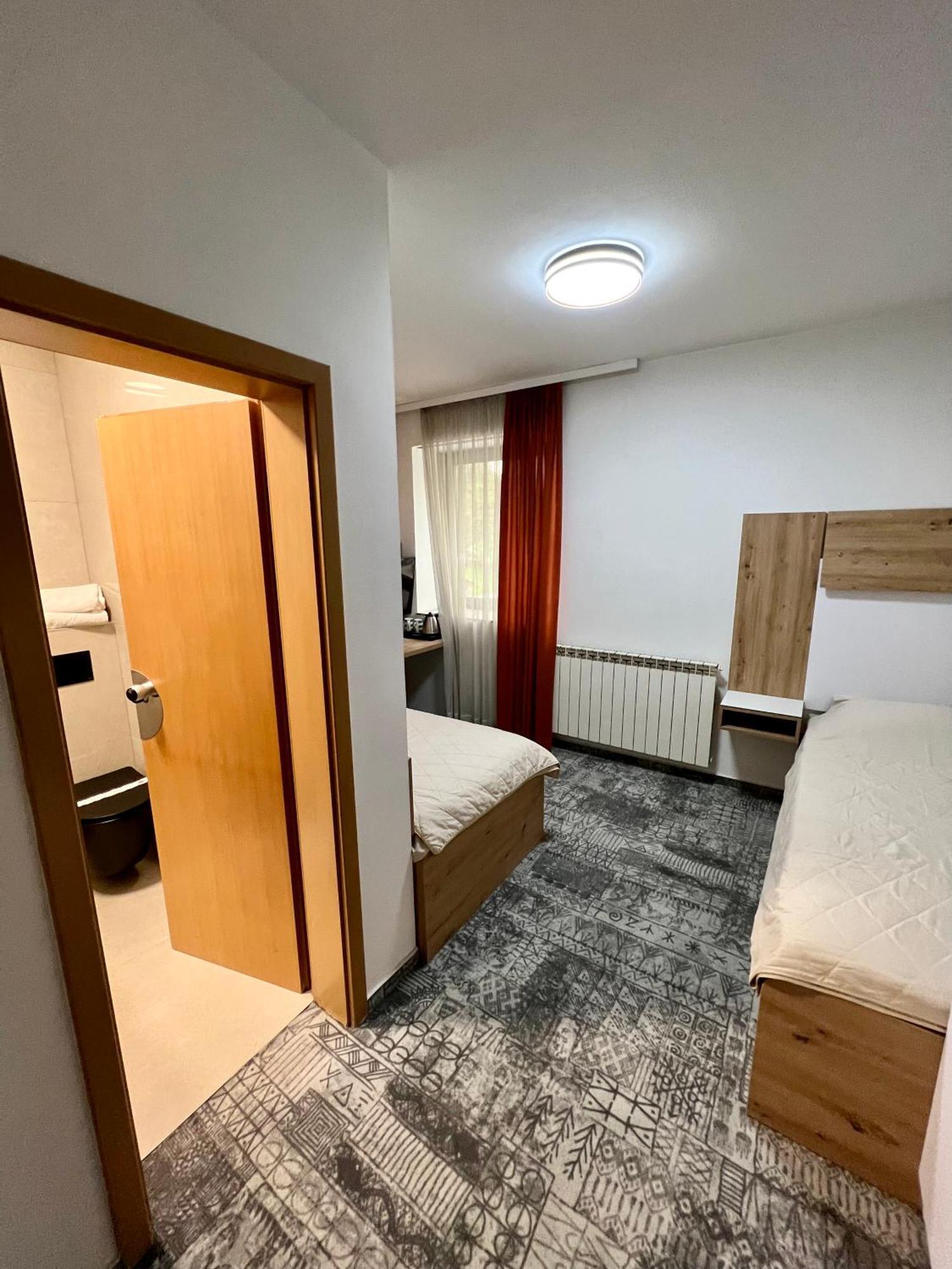 Hotel Brkic Sarajevo Airport - Free Parking Екстериор снимка