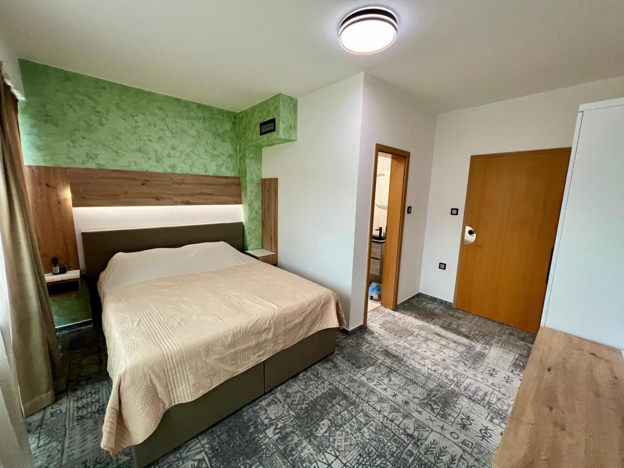 Hotel Brkic Sarajevo Airport - Free Parking Екстериор снимка